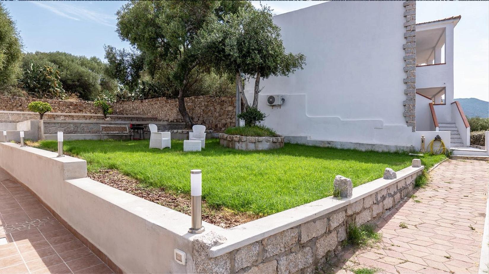 Beb Con Piscina Villa Del Borgo Badesi Exterior photo